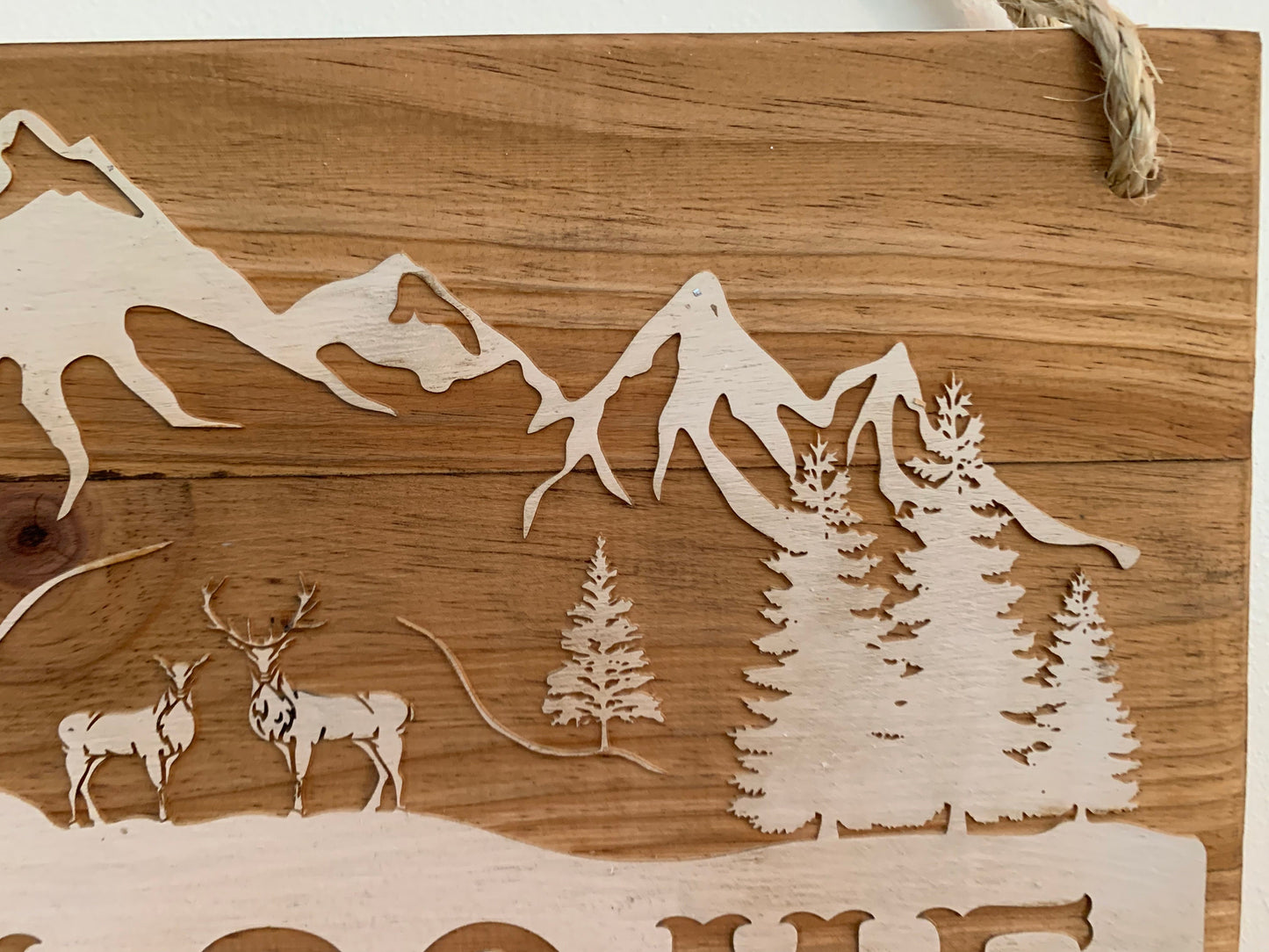 Wall Plaque, Deer Mountain Scene Name or Message Sign, Wood Grain Background, Laser engraved on recycled pallet wood, personalized for you.