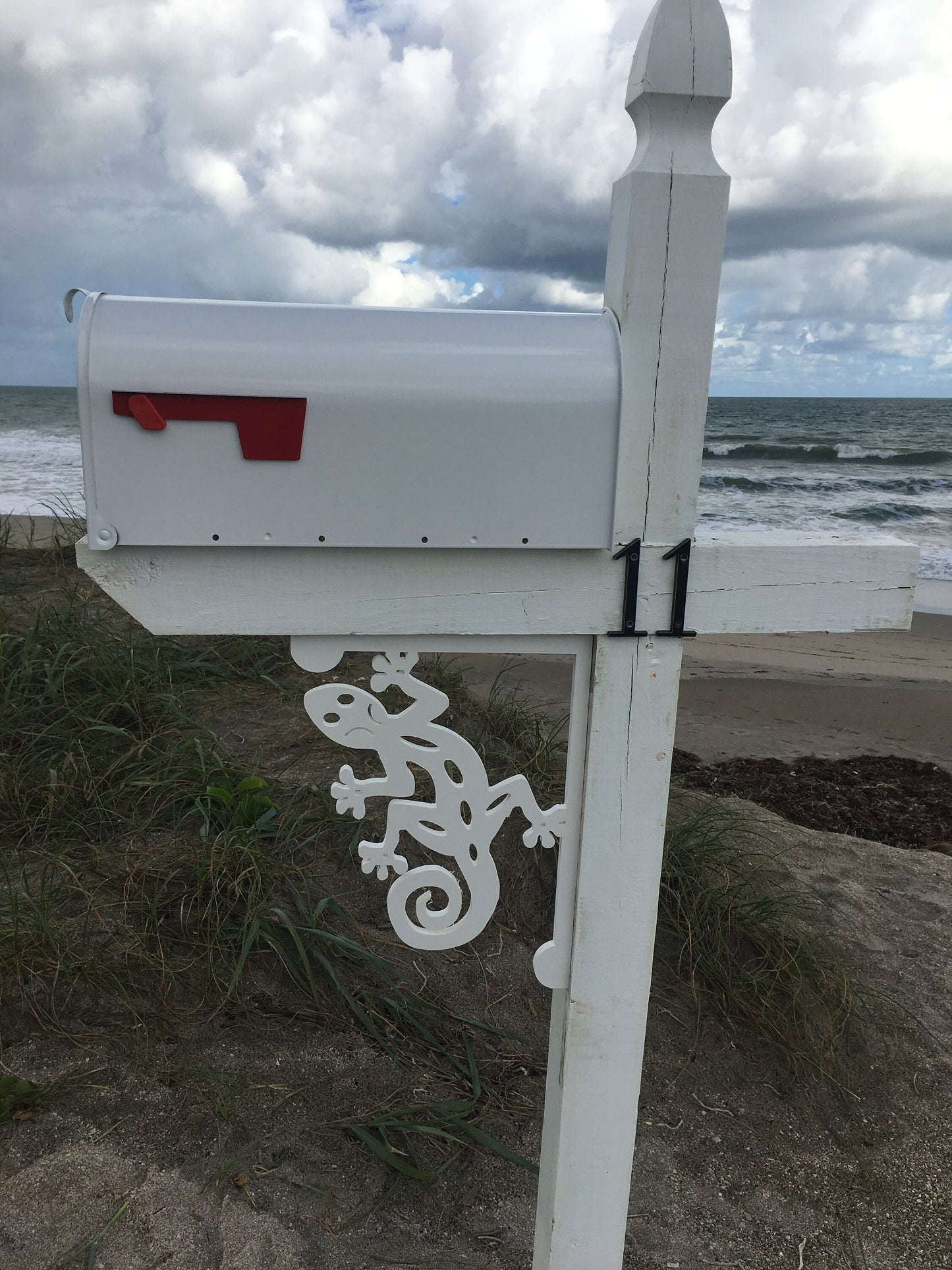 Mailbox Bracket - Gecko Medium 12x16 inch, Custom Mailbox, Coastal, Tropical, Bracket, Outdoor Decor, Mailbox & Post Not Included